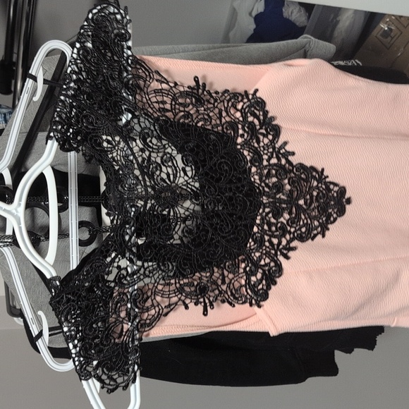 Pink lace top - Picture 4 of 4